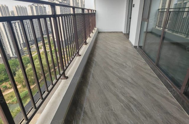 学府印象四室165平，带车位，送地下室走一手，可按揭贷款