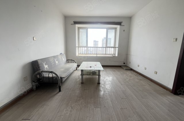 三院附近 电梯好楼层 房龄新 周边配套齐全 看房方便有钥匙