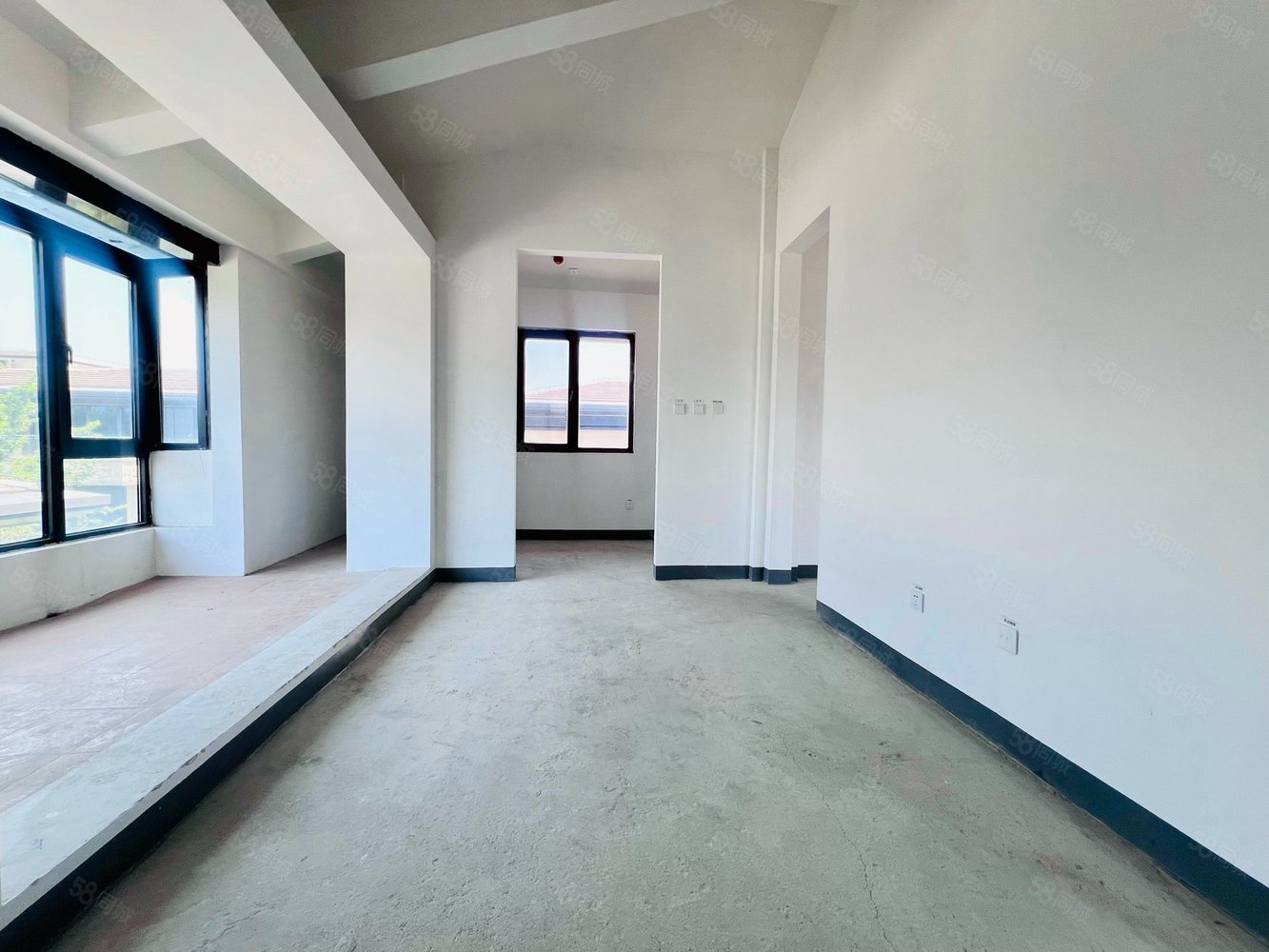 億城燕西華府(別墅)9室4廳8衛(wèi)596㎡南北2200萬