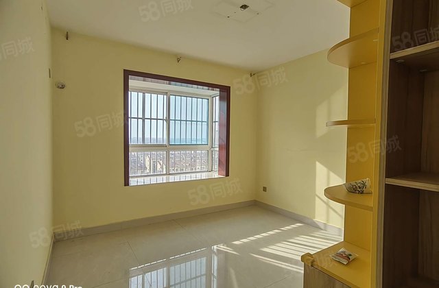 翡翠城电梯房一梯两户 带车位地下室 有证免大税 随时看房