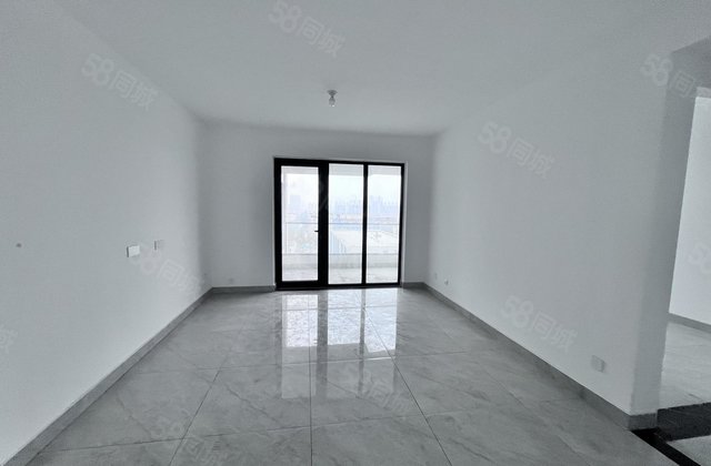 万达附近 建设路小 学江山印电梯商品房温馨三室经典户型带车位