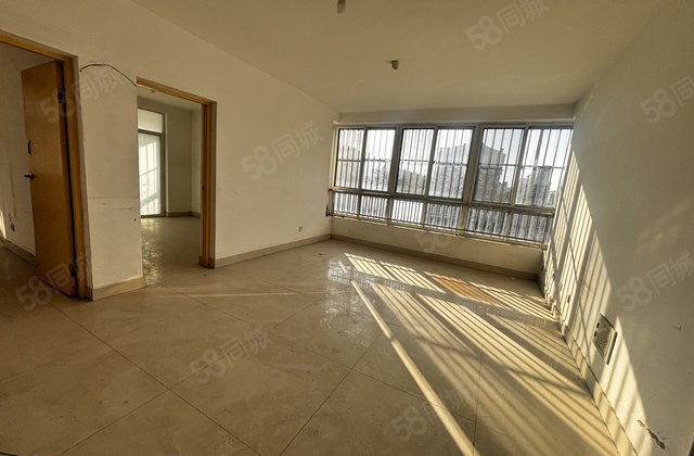 急售水岸新城 新城邦 香格里 三楼边户送阳面大车库随时看