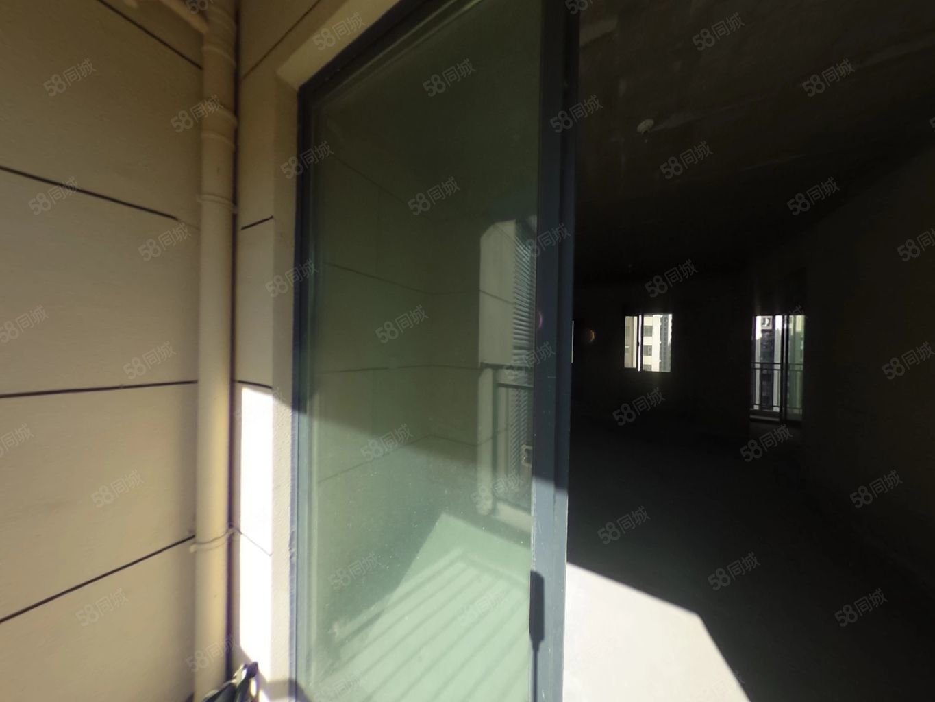 星海国际广场3室2厅2卫115㎡南北55万