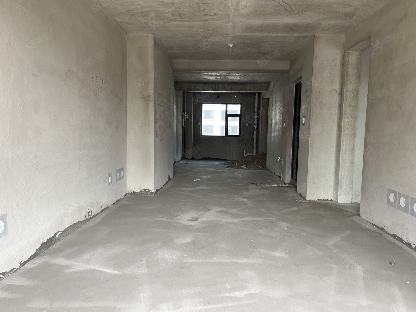 中央名邸(4期)4室2厅2卫137㎡西95万