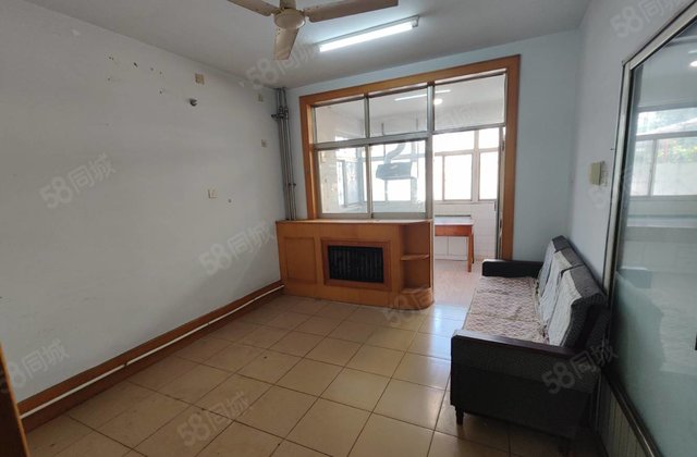 东昌中学 一楼带院 独门独院 机械局家属院 停车方便随时看房