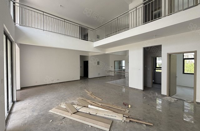 电梯洋房复式超大院子，走一手手续，聊大旁边。