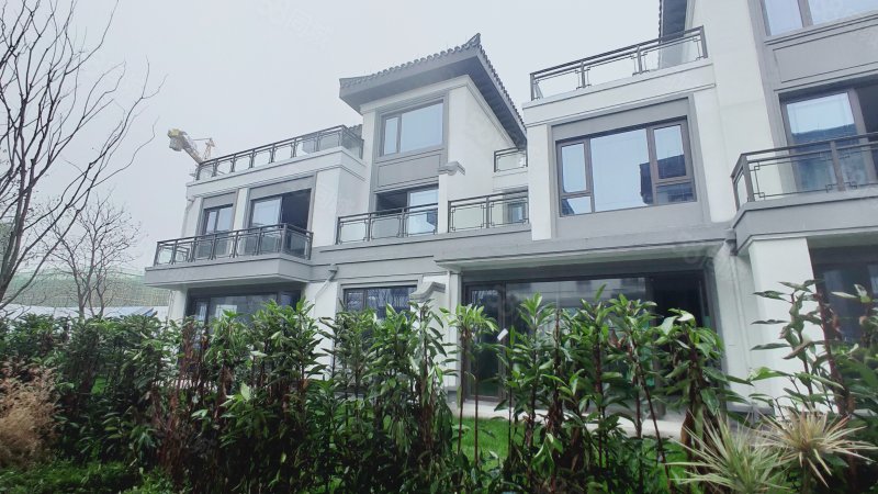 世合理想大地(别墅)4室2厅4卫118.27㎡南北280万