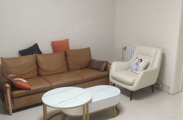 急94平 公园附近  简单装修 3室1厅明星二期，铁塔周边，