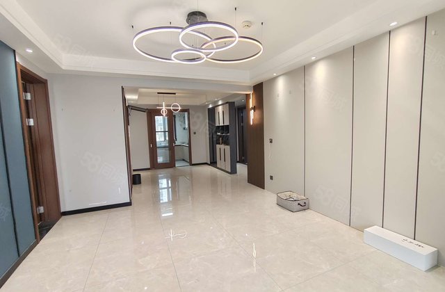 月季公园附近 送车储免大税 公摊少 户型方正 南北通透采光好