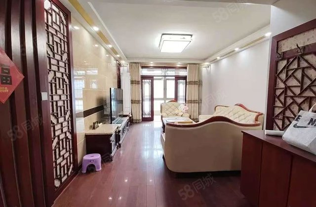 新东方名人苑三期 东昌湖边带车库，免大税中层
