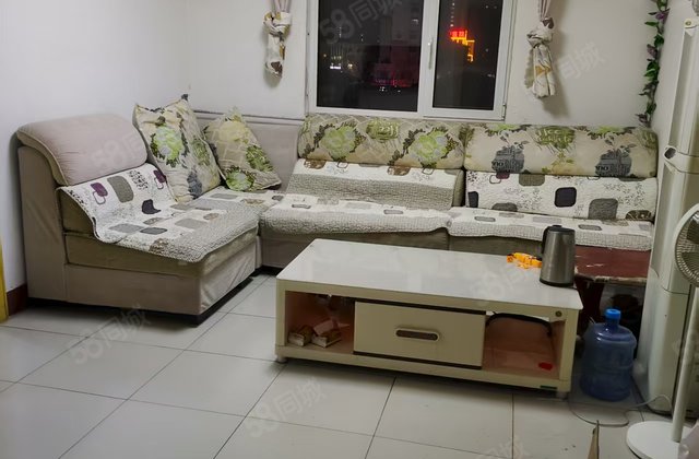 价格美丽 中间好楼层 南向采光好 免费大税 地上储藏室 。