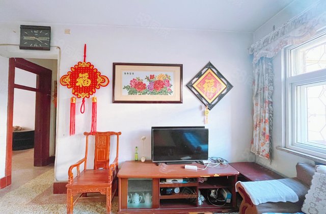 急售有钥匙，花园家苑 ，经信委一楼带院三室朝阳，60平院子。