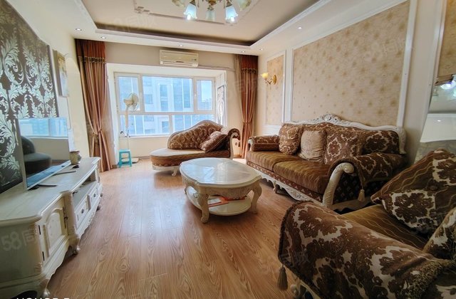 急售光明旁送车位 精装三室出门就是    拎包入住