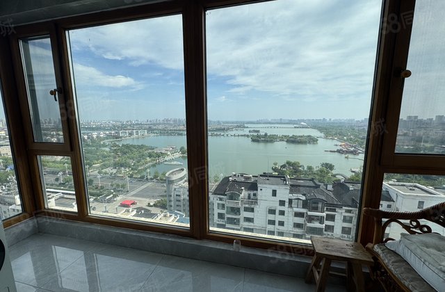 急售 真正的湖景房 精装复式 带车位储