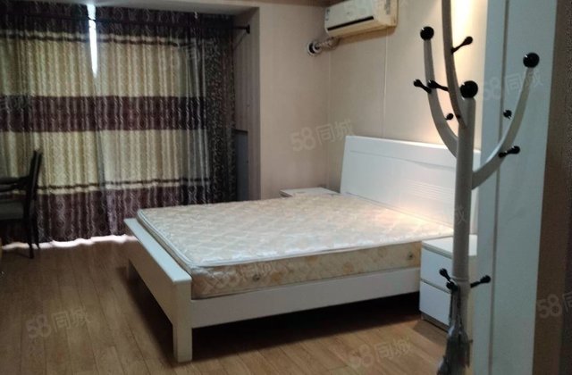 江阴市万达广场精装公寓,密码锁随时看房!