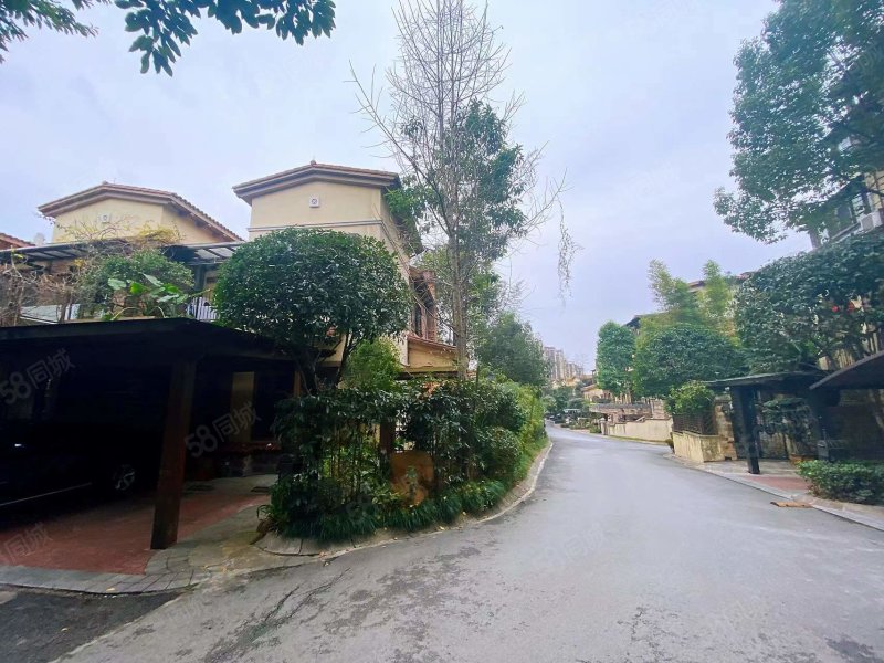 融创奥山联排大端头带110平花园 单层面积130平 送车库售,奥山别墅