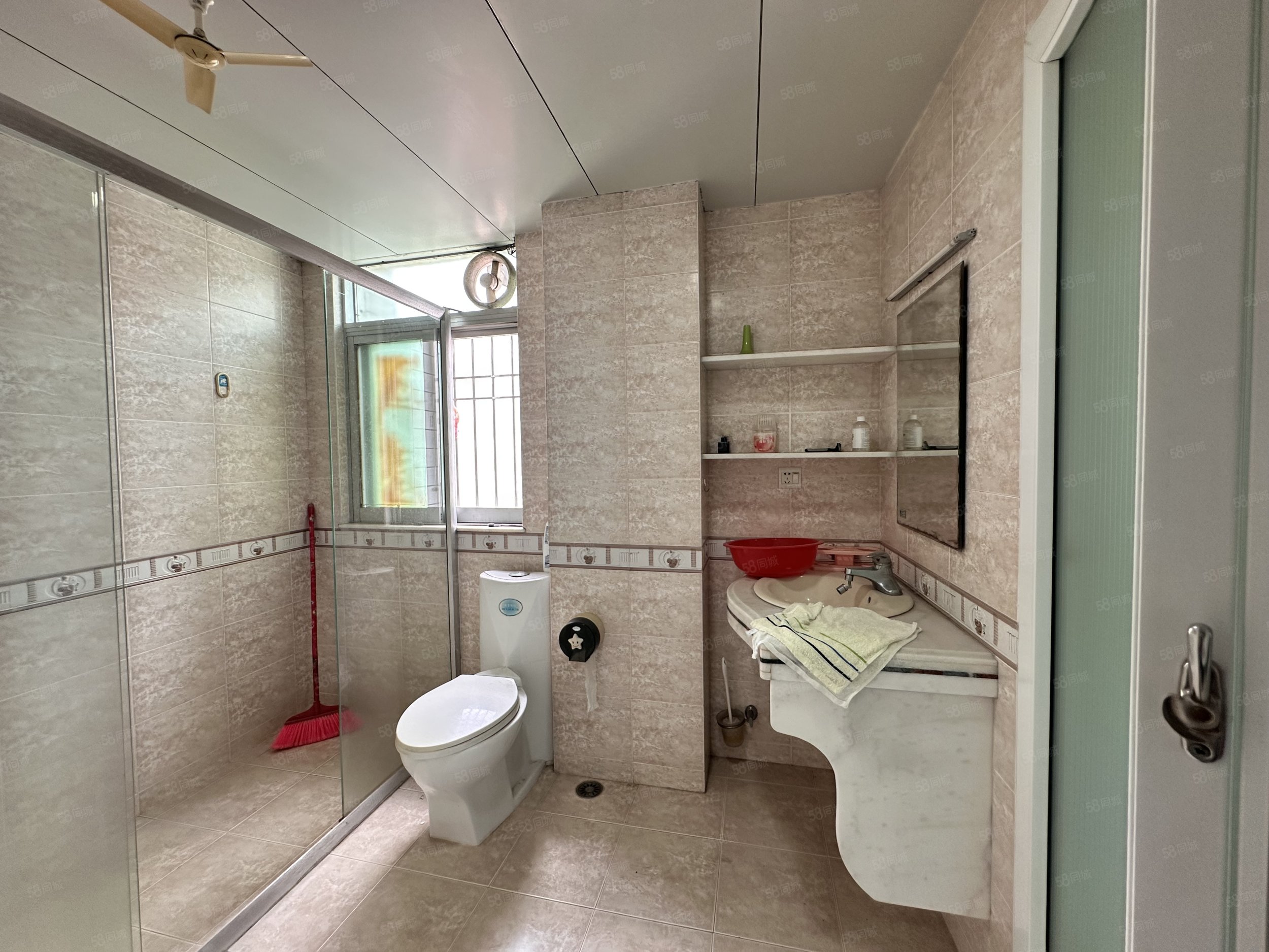 彩虹花园3室2厅2卫147㎡南北68万