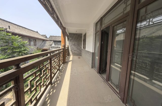 东昌御府！有院有露台！三代同堂一代一层！院子方正！随时看房