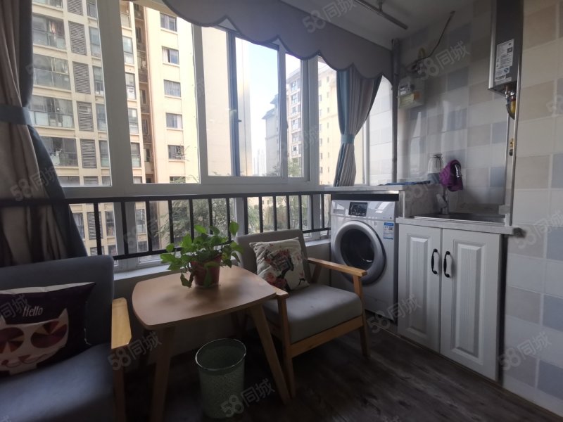 近轻轨,滨江路旁,精装小户型.首付5万带走.