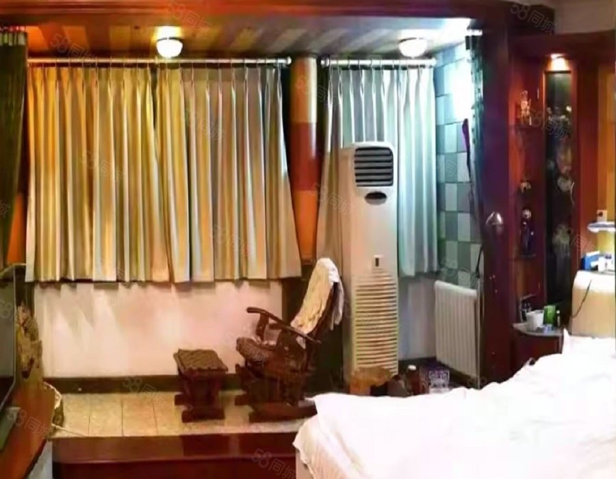 聽濤雅苑(別墅)4室2廳2衛(wèi)225.69㎡南北660萬