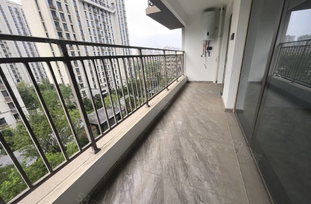 一实验，财信学府印象，四室带车储双阳台可以按揭，中层一梯一户
