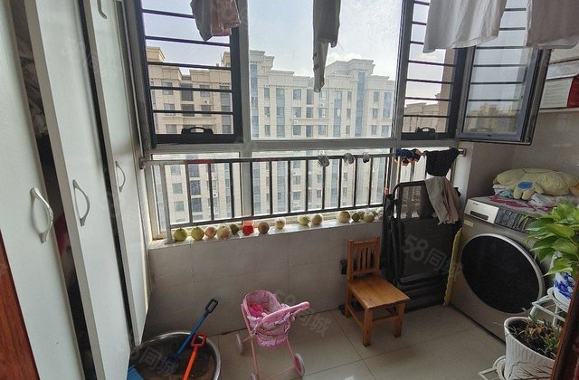 人民公园 大润发 中央丽都 东昌路六中附近