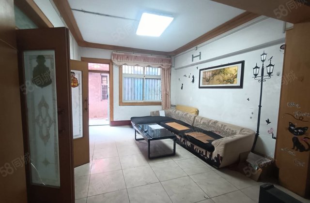 汽车站水晶城家属院一楼带院带大门 停车方便