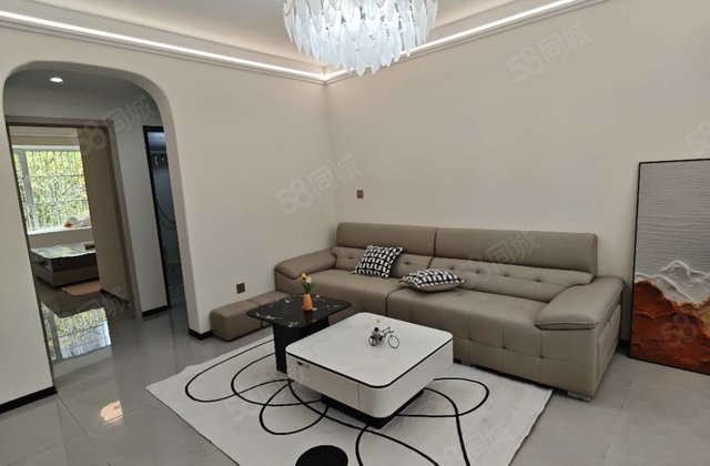 急售，香江区妇幼，领郡城水城雅居精装电梯小三居送全新家具家电