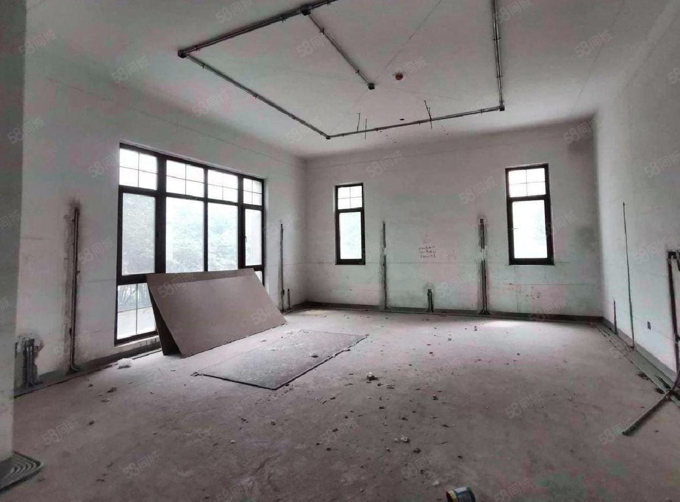 財富公館6室3廳7衛(wèi)1580㎡南北6300萬