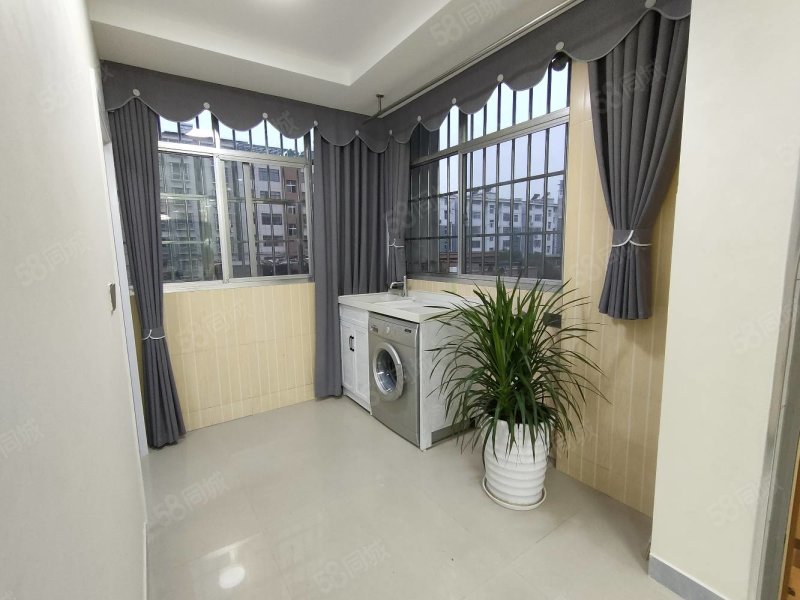 裕锦花苑3室2厅2卫110㎡南北66万