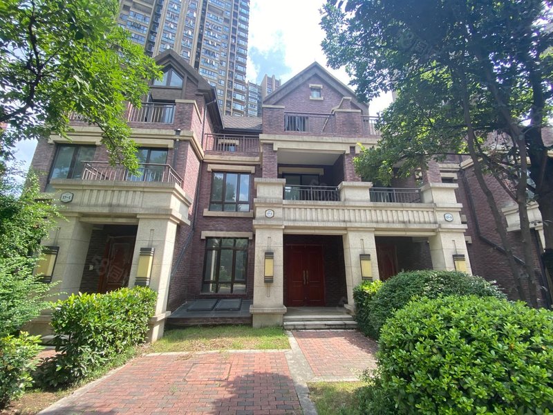 绿地二期中套别墅 三层带地下室送花园 实得350平,内环西路-襄阳58