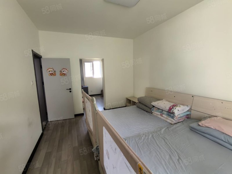 怡璟苑6室2厅4卫260㎡南北268万
