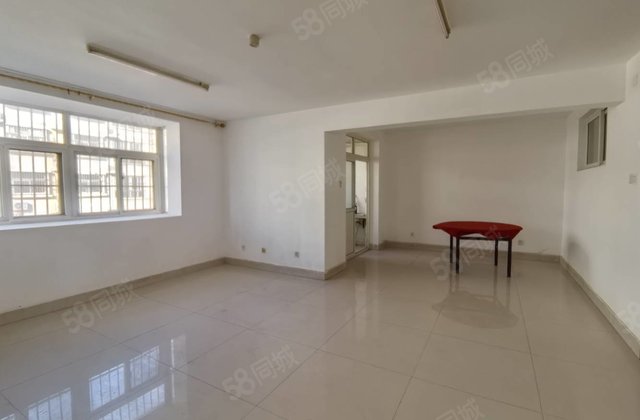 急售  急售 多层好楼层 公摊面积小 三室朝阳 客厅很亮堂