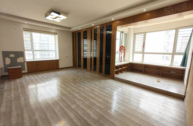 东昌丽都 东边户 三室朝阳 带车储 免大税