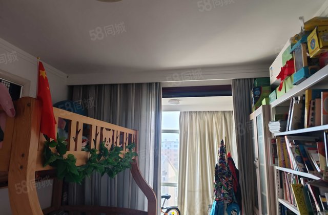 南北通透交通便利，湖边早市，刚需，送地下室21平，名人苑一期