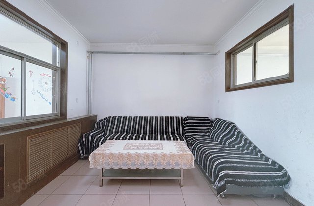 二实验一墙之隔 文轩本部 老一中 三室 户型方正