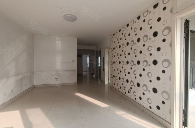 新上 阿卡四期 三室带储 8萬办完入住 随时看房 免大税