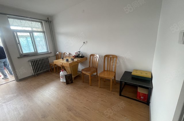 独门独院！东昌中学！一楼带院！看房方便！市中心金鼎附近。