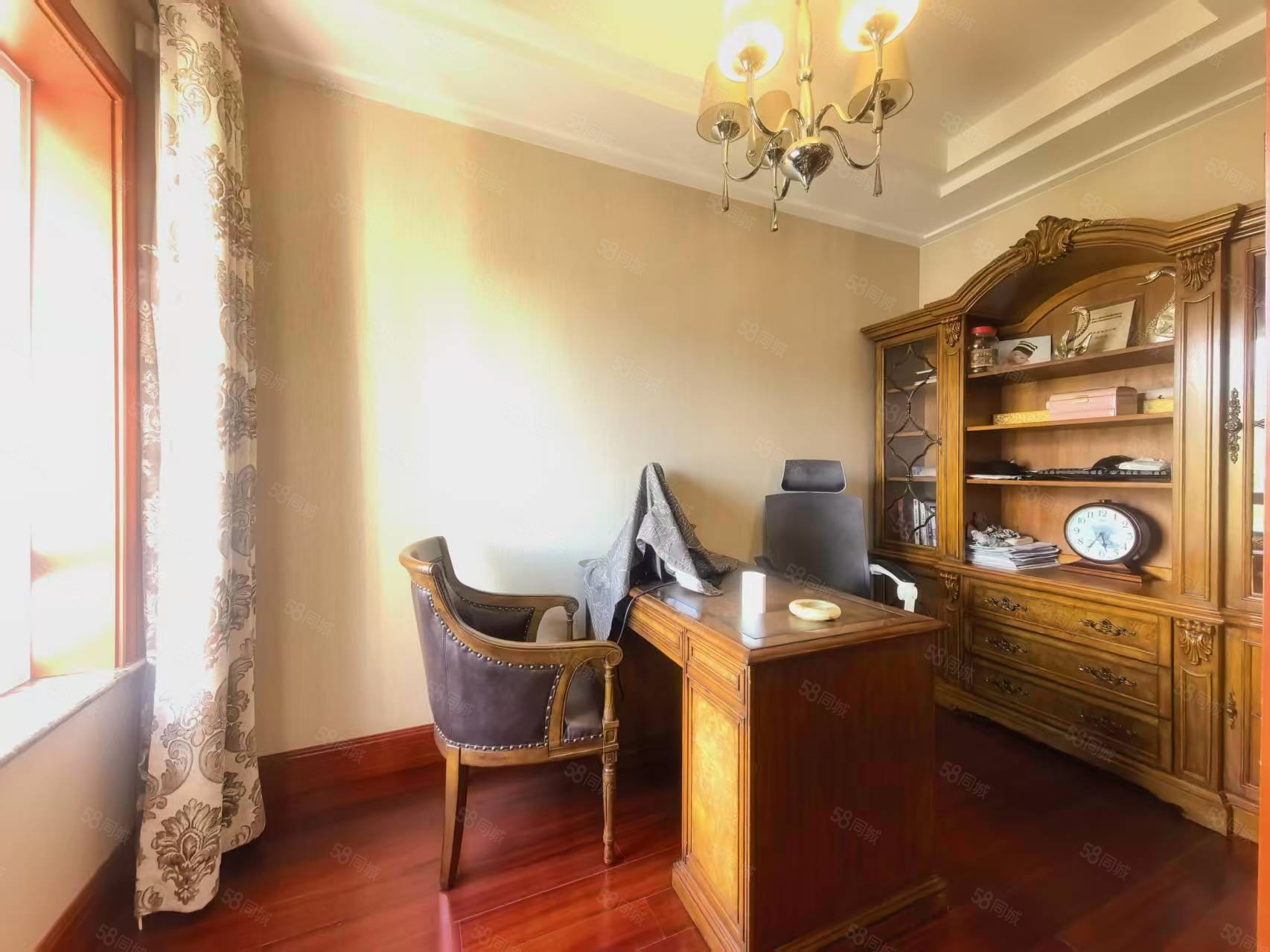 天鵝堡4室3廳4衛(wèi)247.03㎡南北830萬