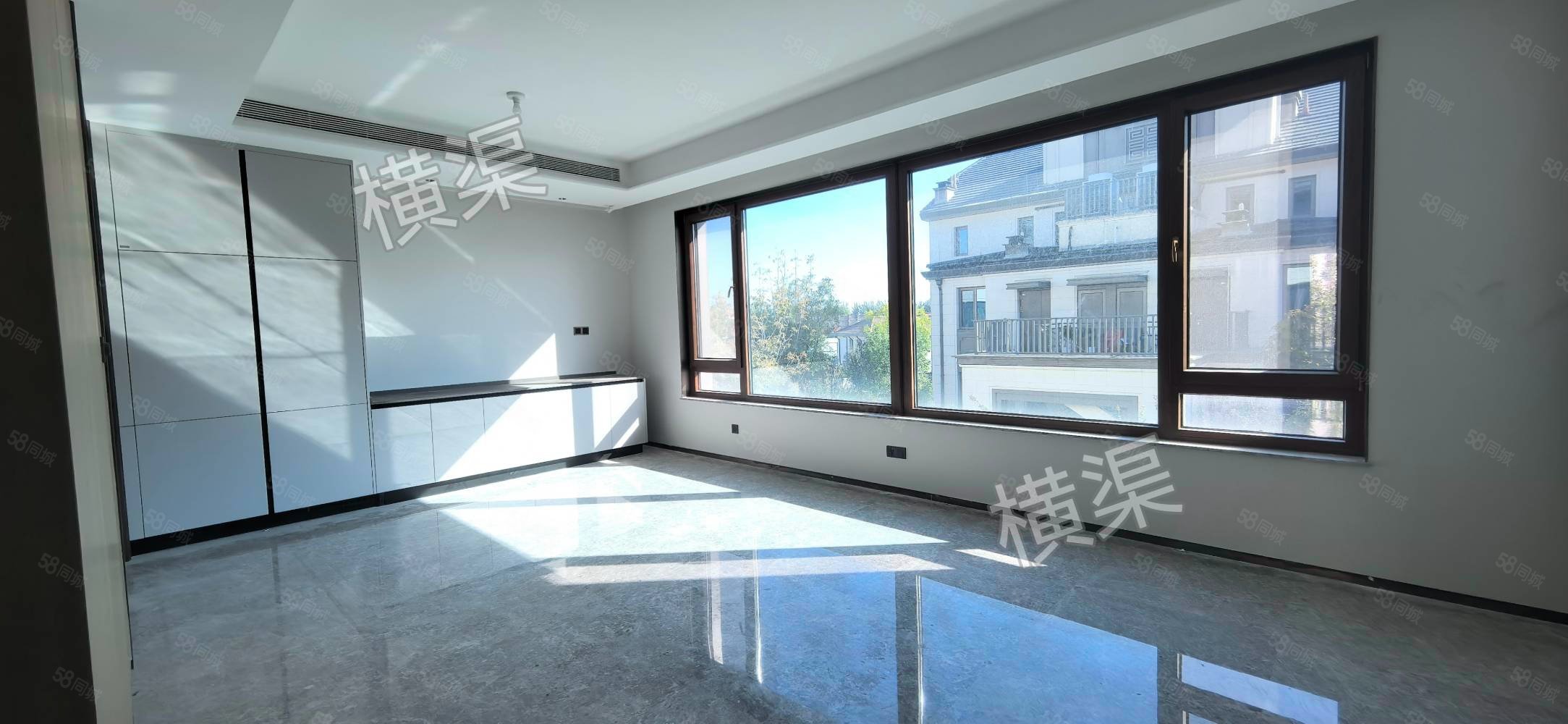 龍湖云河玉陛5室2廳3衛(wèi)266㎡南北1380萬