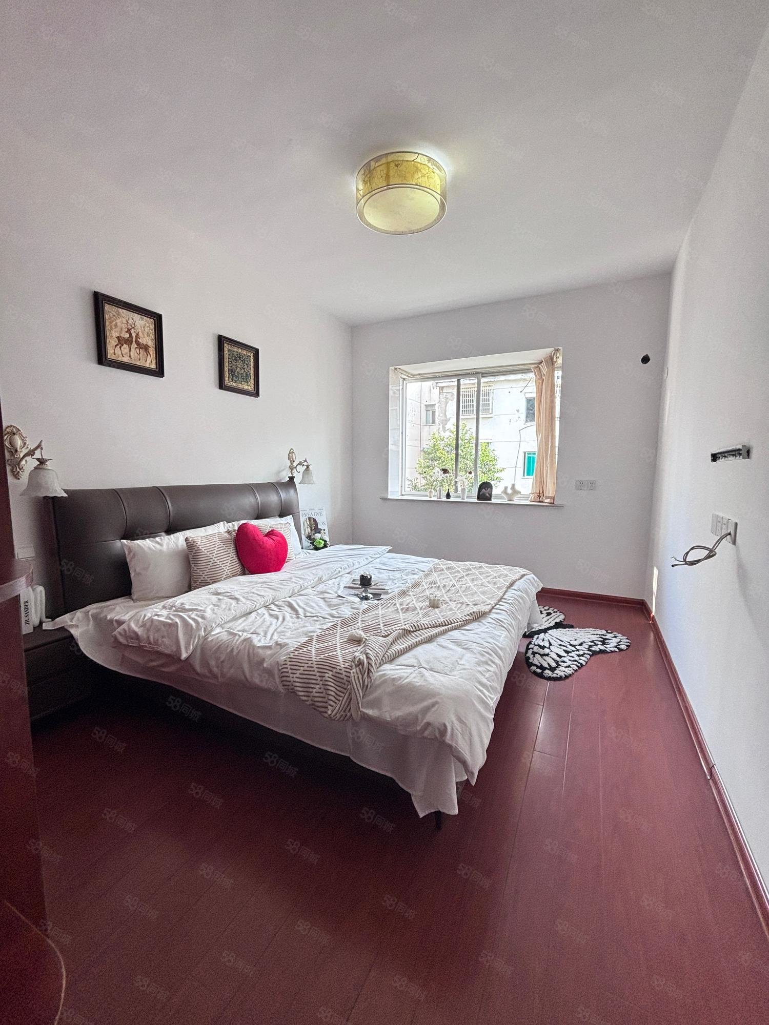 警苑6室2厅3卫169㎡东88万