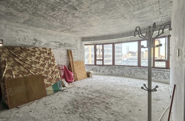 水城华府毛坯房带储带车位.看房方便有证满二.图片真实随意装修