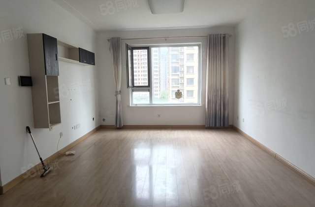 房东去外地！带车位送储，精装三室双卫好楼层南北通透，全天采光