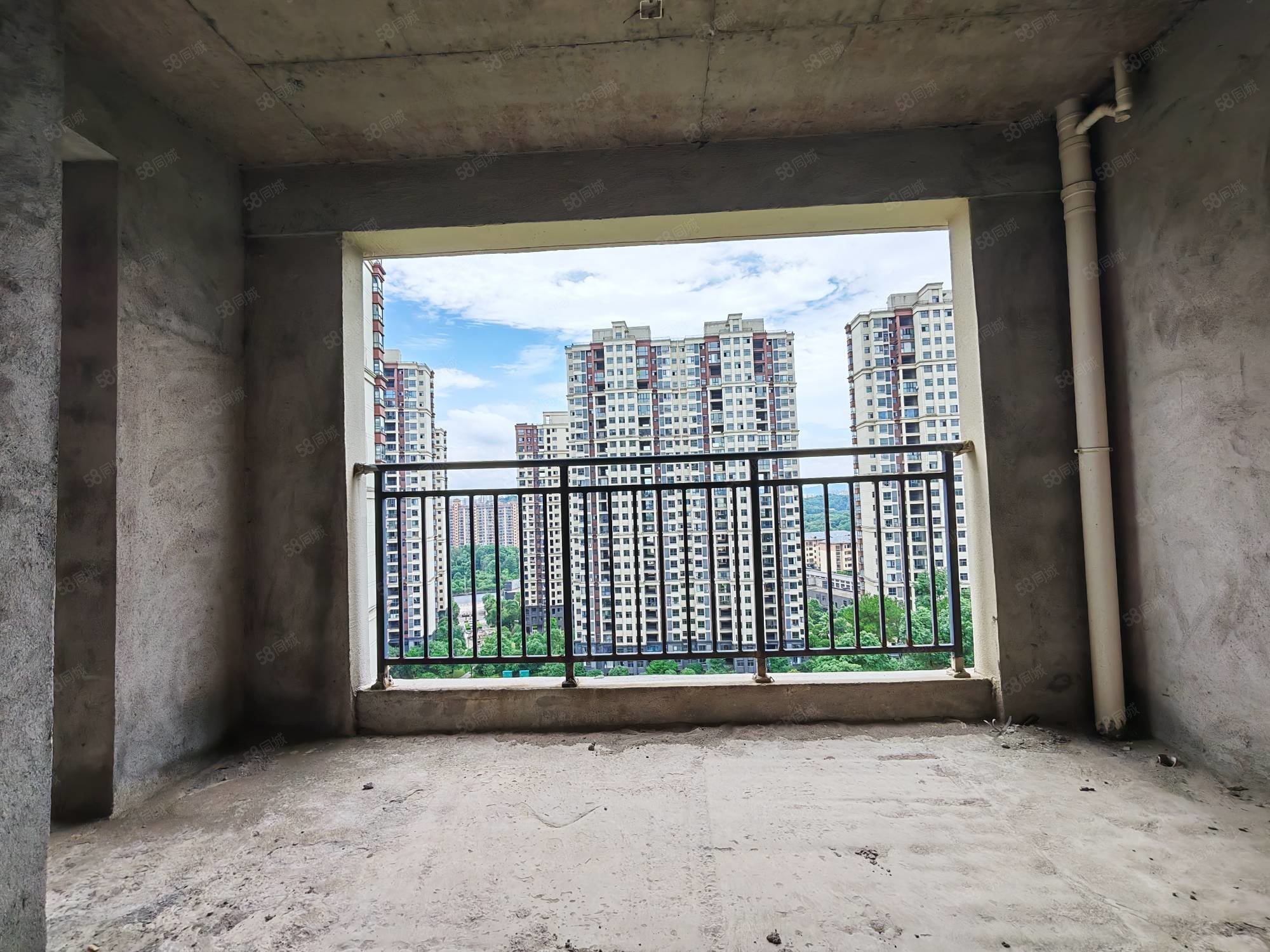 华泰花苑4室2厅2卫161㎡南北82.8万