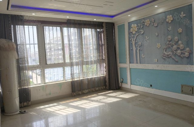 裕昌水岸新城 南北通透 房龄新 交通便捷 刚需小三居