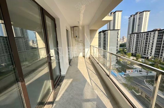 市区 万达  铁投 江山印 三室两卫 车位储藏室 婚房