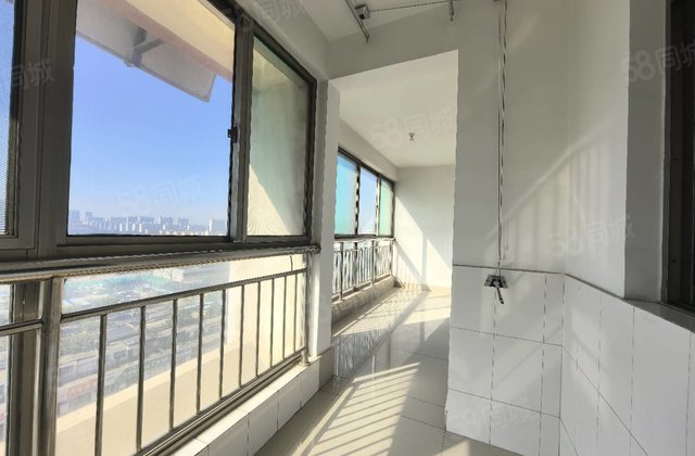 火车站附近！市人大家属院！三叶草户型！大三室！有车位！采光好