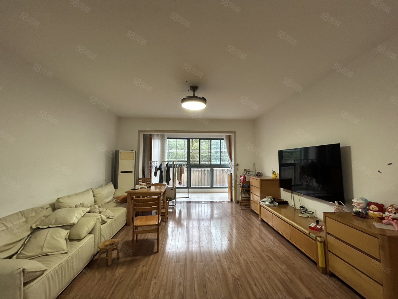 骏景华庭4室2厅2卫142㎡南北89万