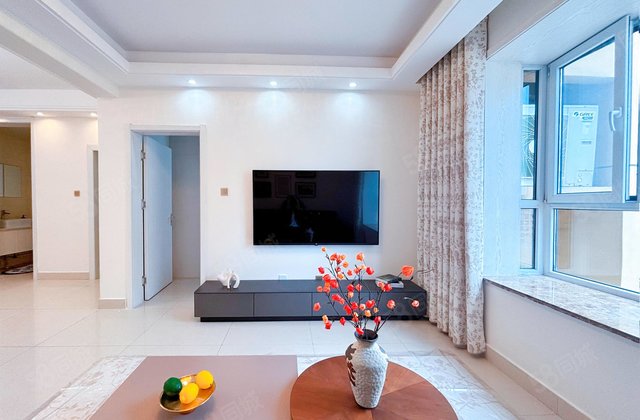 香江万达旁 房东急售 房子装修了 带储藏室 证满二年