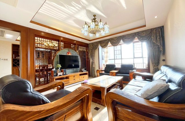 藏珑湖上国际花园5室2厅186.97㎡215万二手房图片